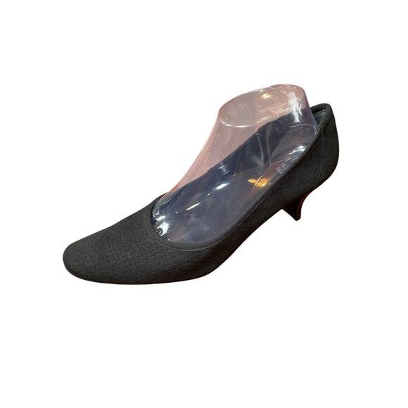 Stuart Weitzman Women 8.5 N Black Suede Perforated Textured Low Pump Heels - Picture 3 of 13